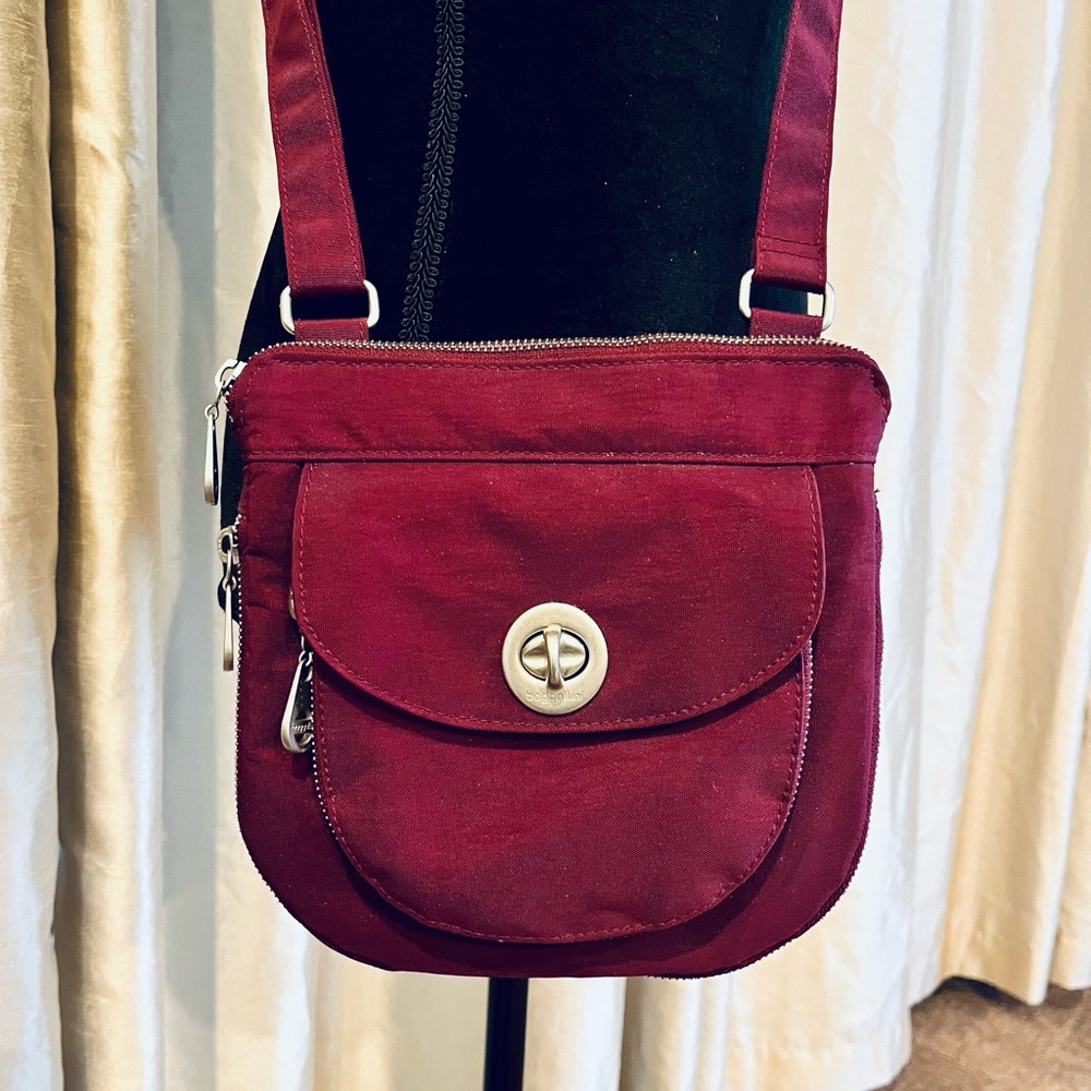 Baggallini crossbody purse